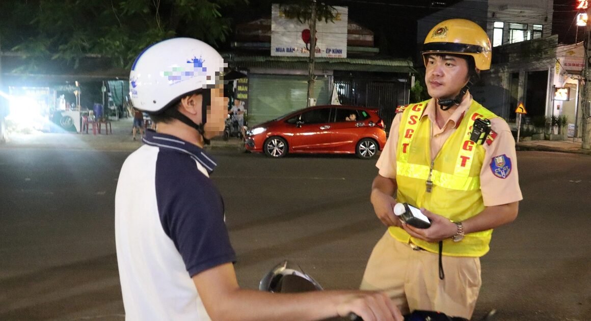 BẠN ĐOÁN ĐƯỢC GẦN 1.700 NGƯỜI TRONG MÙNG 1 TẾT VI PHẠM NỒNG ĐỘ CỒN, CHỜ GÌ ĐỂ BIẾT ĐÚNG AI MỚI LÀ NHỮNG KẺ VƯỢT QUÁ NGƯỠNG?