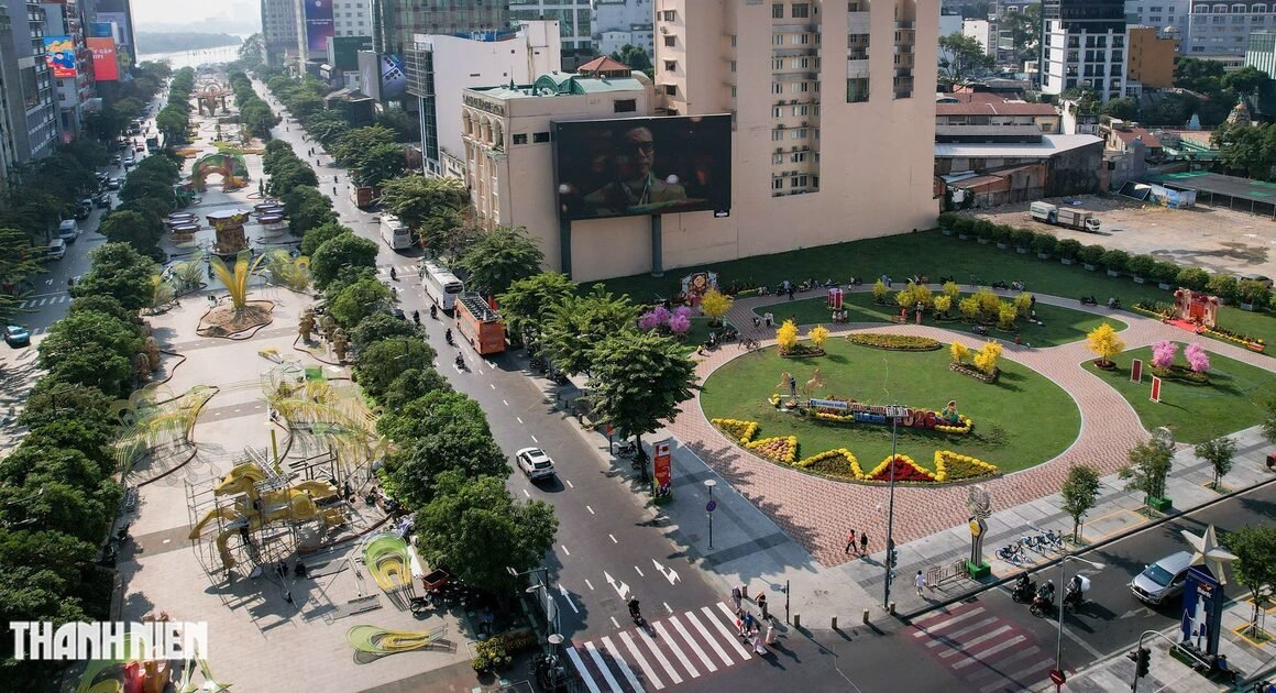 KHÔNG NGỜ KHU ĐẤT VÀNG THƯƠNG XÁ TAX TRÊN ĐƯỜNG HOA NGUYEN HUỆ ĐÃ BiẾN HÀNG NĂM BỎ TRỐNG THÀNH CÔNGLIỀN CHECK-IN TẾT HẤP DẪN