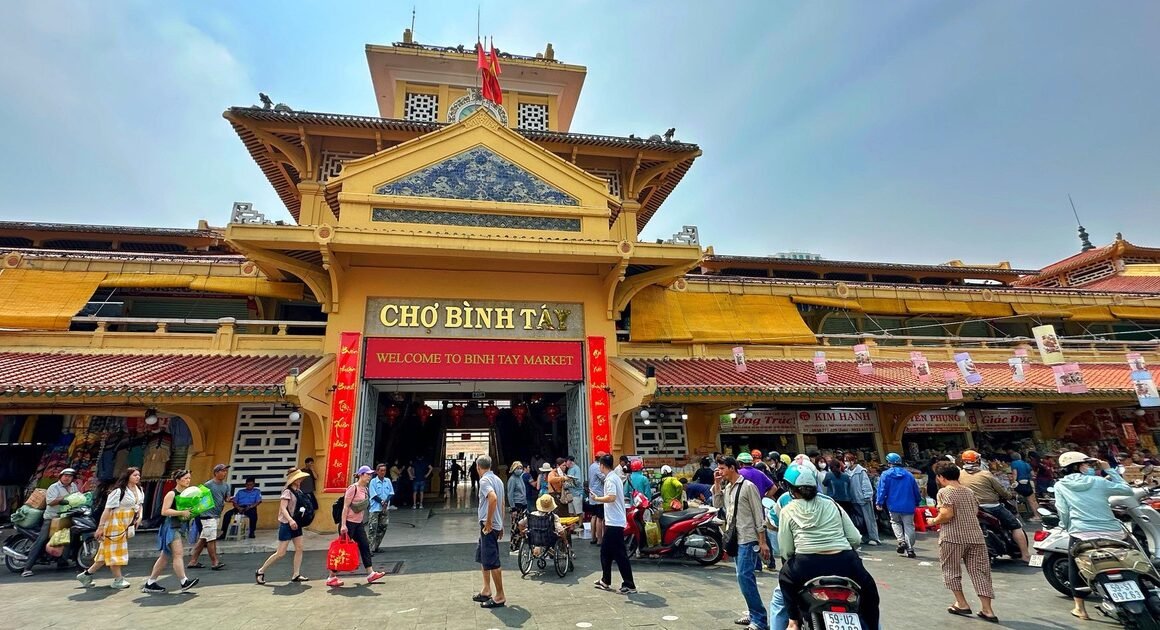 CHỢ BÁNH KẸO HƯNG THỊNH NHƯNG ĐÃ ĐÓNG SẠP VÌ KHÔNG CÒN GÌ ĐỂ BÁN!