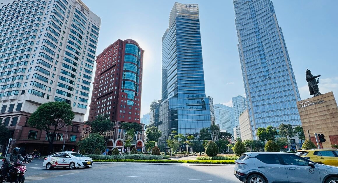 KHÔNG GIAN TP.HCM TRONG NGÀY 28 TẾT KHÁC HẲN, LẠI TRONG TRẬNG TRỨ VÀ YÊN ẢI KHƠI: BẠN CÓ BIẾT DO ĐÂU?