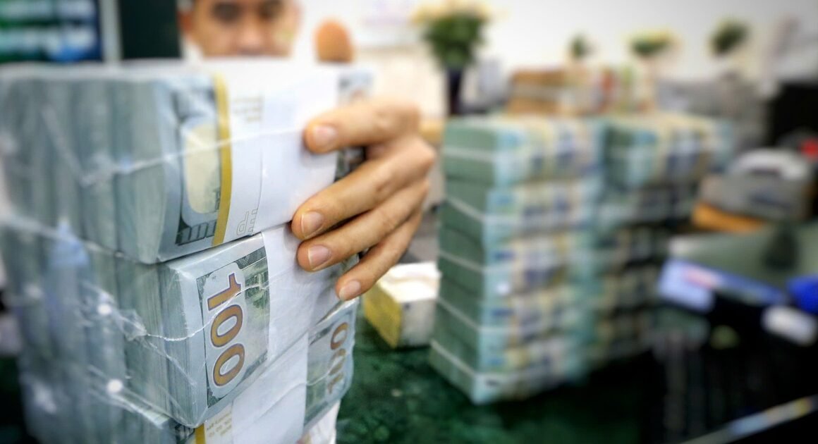 LÃI SUẤT LIÊN NGÂN HÀNG GÂY BẤT NGỜ VỚI MỨC CAO ĐẾN HƠN 17%/NĂM – ĐÂY CÓ PHẢI LÀ BƯỚC NGOẶT MỚI CỦA THỊ TRƯỜNG TÀI CHÍNH?