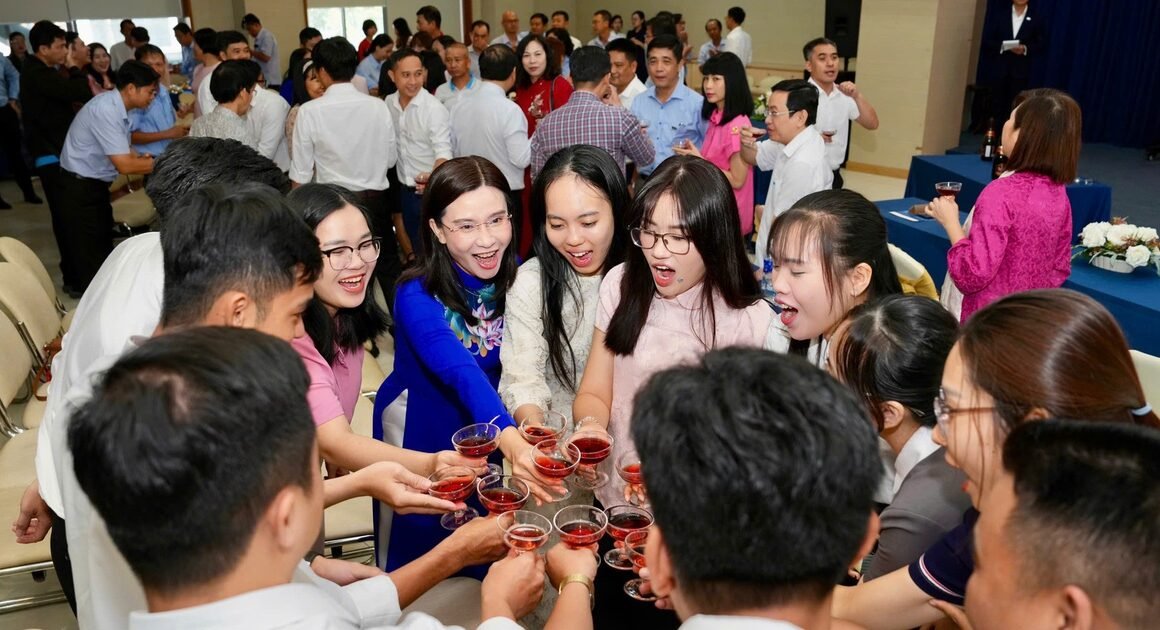 KHÁM PHÁ NHỮNG GÌ ĐANG CHỜ ĐỢI TẠI GẶP MẶT ĐẦU XUÂN BÂY GIỜ!