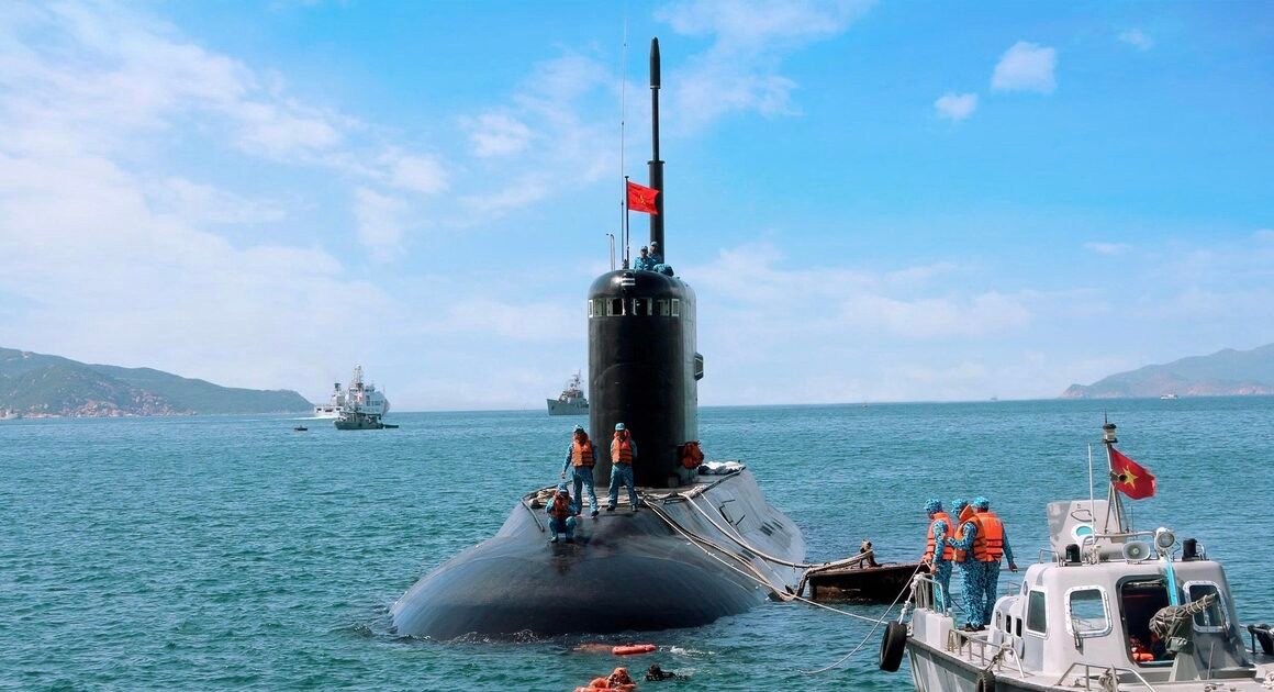 KHÁM PHÁ HÀNH TRình 10 NĂM VƯỢT KHÓ, TÀU NGẦM ĐÀ NẴNG LẠI GHI DẤU ẤN ĐẶC BIỆT TRONG LỊCH SỬ QUÂN ĐỘI HẢI QUÂN!