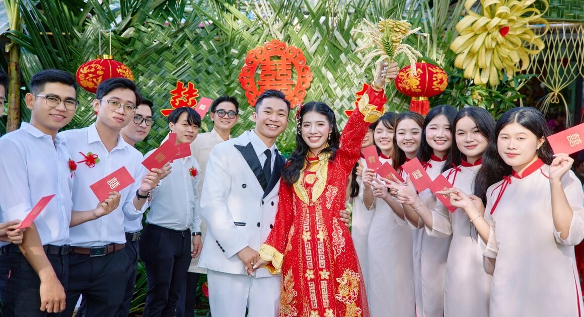 BỮA LỄ ĐÁM CƯƠI MIỀN TÂY CHẤT NGẤT NGÂY VỚI VÕNG ĐƯỢC ĐÒI HỎI BẰNG XUỒNG BA LÁ VÀ 1 TẤN TRÁI CÂY!