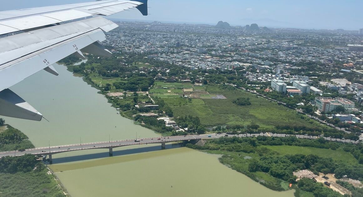 DUYÊN DÁNG VÀNG KHÔNG GIAN BAY – AI ĐANG ĐẨY CHUYẾN GIẢI MẬT?