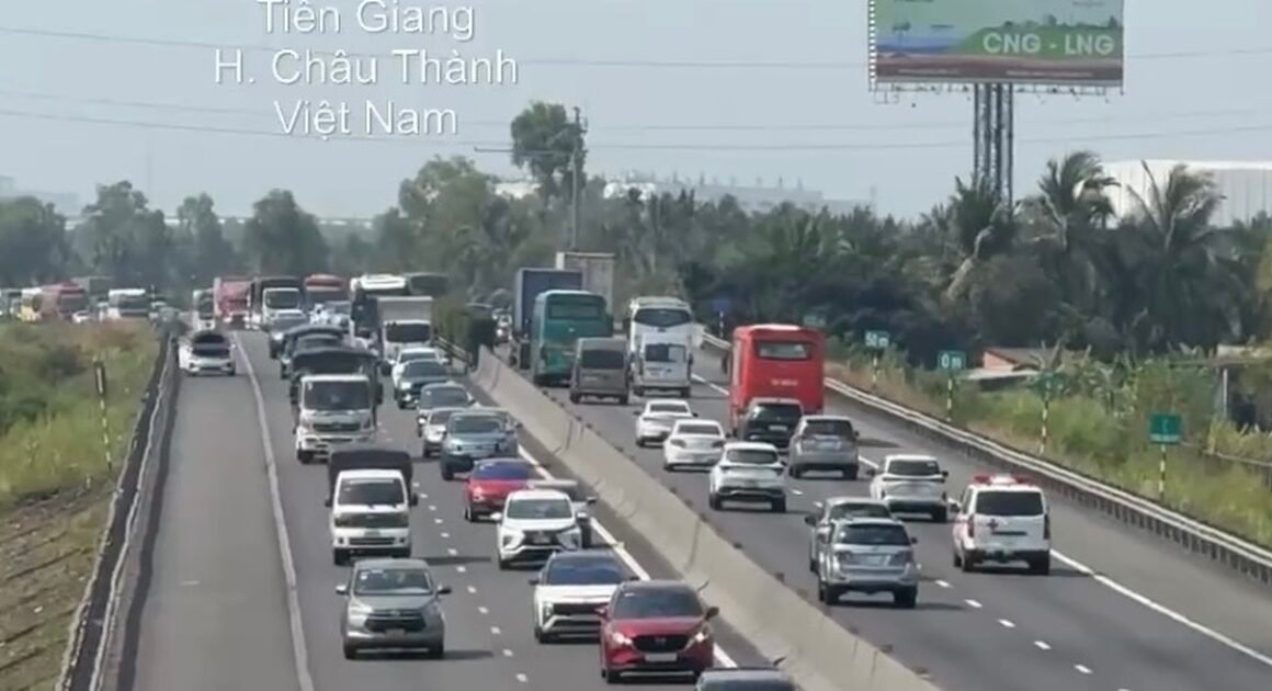 GIAO THÔNG TRÊN CAO TỐC ỔN ĐỊNH, CÓ GÌ ĐANG ĐẾN GẦN CHỜ KHÁM PHÁ?