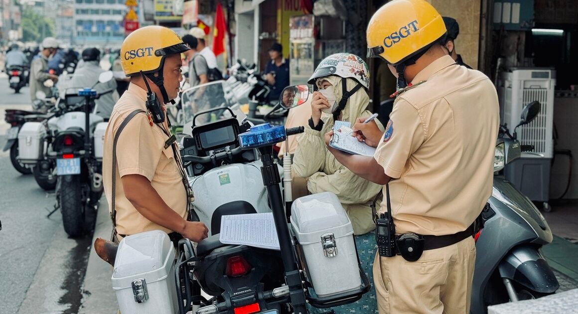 SỰ THẬT VỀ TĂNG PHẠT GẠT CHÂN CHỐNG XE MÁY ĐANG GÂY CHUẨN BỊ BÙNG NỔ CÙNG CÔNG AN!