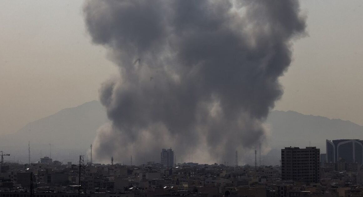 ISRAEL VÔ CÙNG NGHIỆP CỜ, IRAN PHÓNG TÊN LỬA ĐIỂM TỚI MIỀN BẮC VÀ TRUNG, CUỘC CHIẾN ĐANG BỮA NỔ!