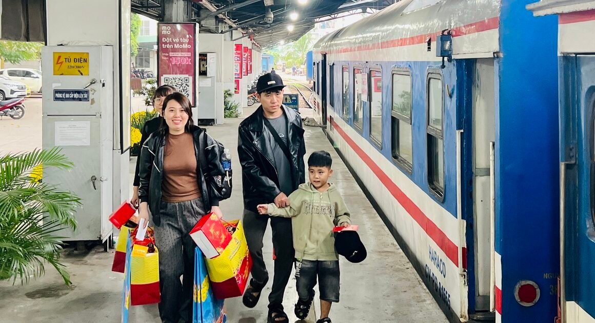 KHÁT KHAO GẶP GỠ QUÊ HƯƠNG SAU 13 NĂM LỠ HẸN DỊP TẾT TRÊN CHUYẾN TÀU ĐẶC BIỆT CỦA CÔNG ĐOÀN!