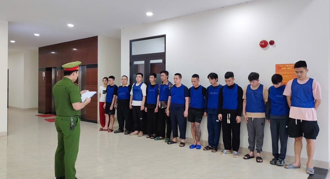 NGAY SAU KHI VỀ VIỆT NAM ĐÓN TẾT, 13 BỊ CAN TRONG ĐƯỜNG DÂY LỪA ĐẢO MẠNG BỊ BẮT GIỮ NHANH CHÓNG!
