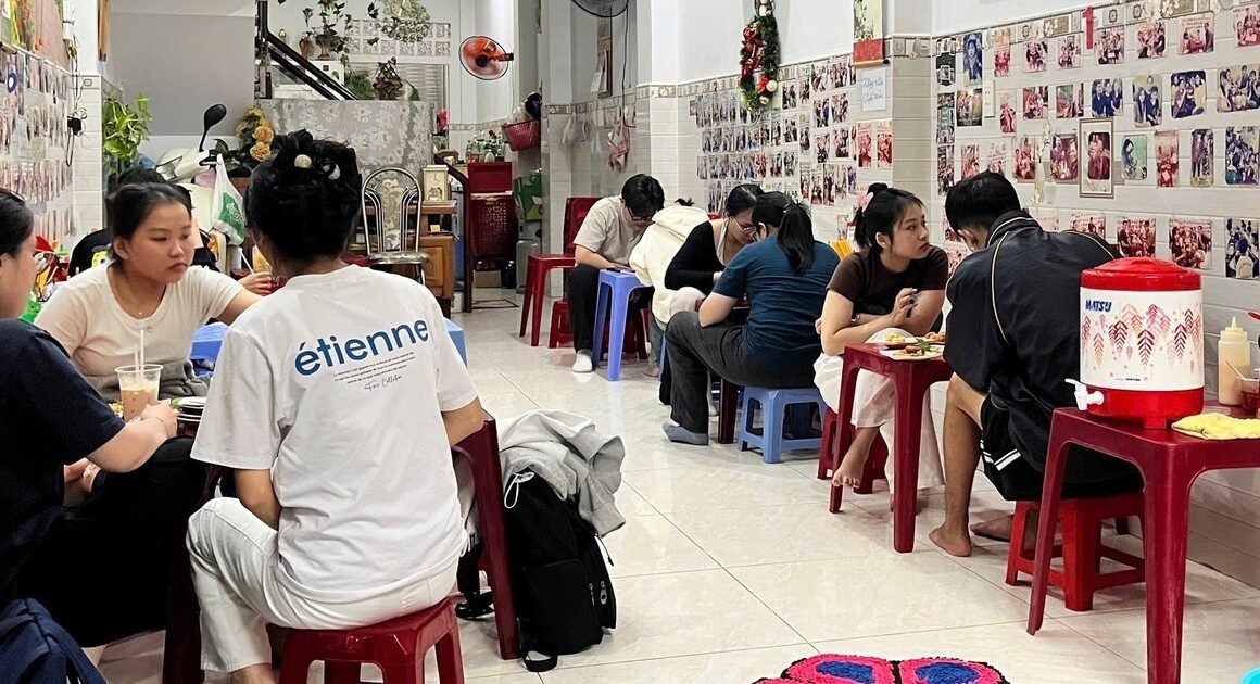 BÀ CHỦ QUÁN ĂN NỔI TIẾNG TẠI TP.HCM CHIA SẺ XÚC ĐỘNG VỀ NGÀY BÁN CUỐI CÙNG TRƯỚC TẾT NGUYÊN ĐÁN BÍNH NGỌ 2026