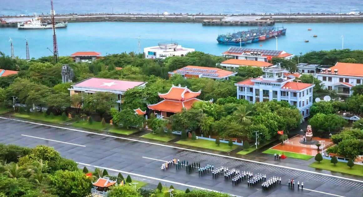 KHÁM PHÁ ĐẢO TRƯỜNG SA: THỦ ĐÔ CỦA TOÀN QUẦN ĐẢO HÀNG NHIỀU ĐOÀN KHÁCH GHÉ THĂM NHẤT!