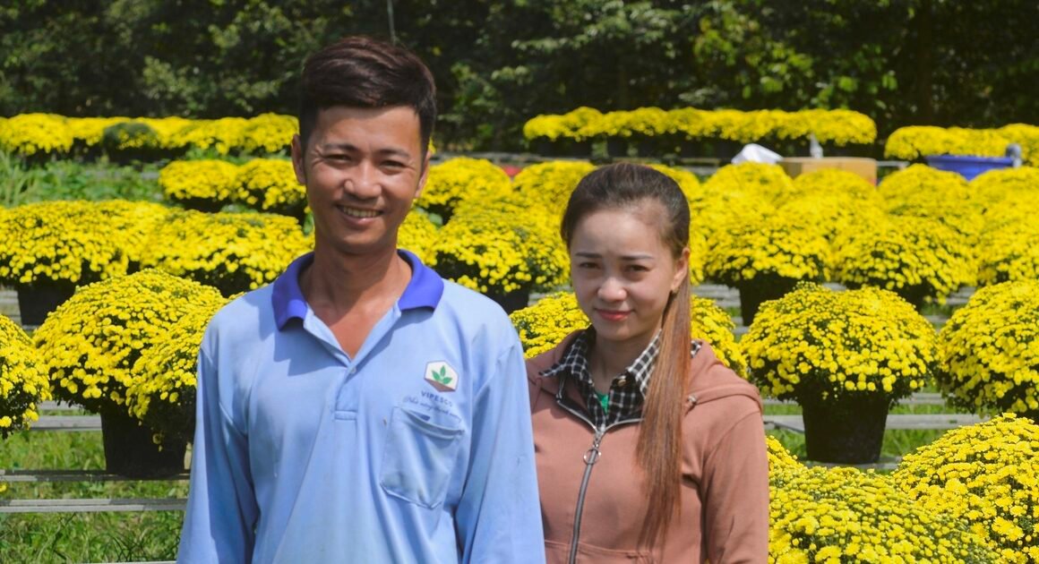 Dù nợ ngân hàng chồng chất, vợ chồng chị Thảo vẫn bền lòng vươn lên, vì họ tin rằng cuối con đường sẽ có ánh sáng.