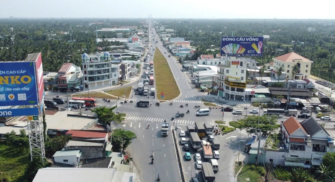 SAU KHI CẦU RẠCH MIẾU 2 VÀO HOẠT ĐỘNG, GIAO THÔNG TẠI ĐỒNG TÂM ĐANG GẦN NHƯ “ĐÓNG BÓ” VÌ TĂNG CỘT MỐC PHƯƠNG TIỆN!
