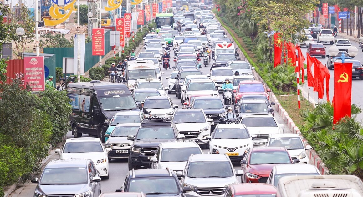 CHIỀU NAY, HÀ NỘI CHỜ ĐỢI HỌC TRÀO TRỞ LẠI SAU KỲ NGHỈ TẾT DÀI NGÀY!