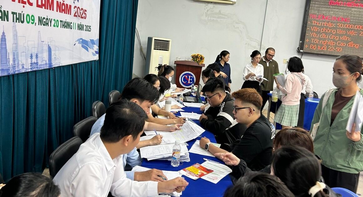 ĐỘI NGŨ ỨNG CỬ CẦN XÁC ĐỊNH ĐIỀU GÌ ĐỂ GẶT HÁI NIỀM TIN VÀ HÀI LÒNG CỦA NGƯỜI DÂN?