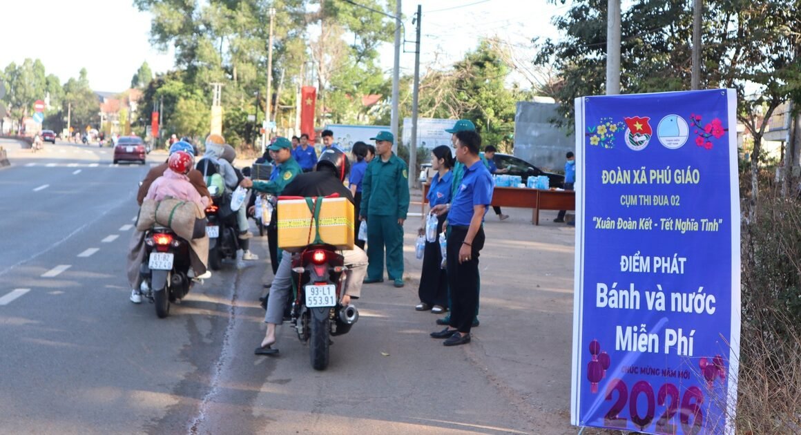 NHỮNG ĐOÀN VIÊN TPHCM BÊN ĐƯỜNG: GÌ ĐÃ LÀM DẤU ẤN VỀ TẾT GẦN KỀ!