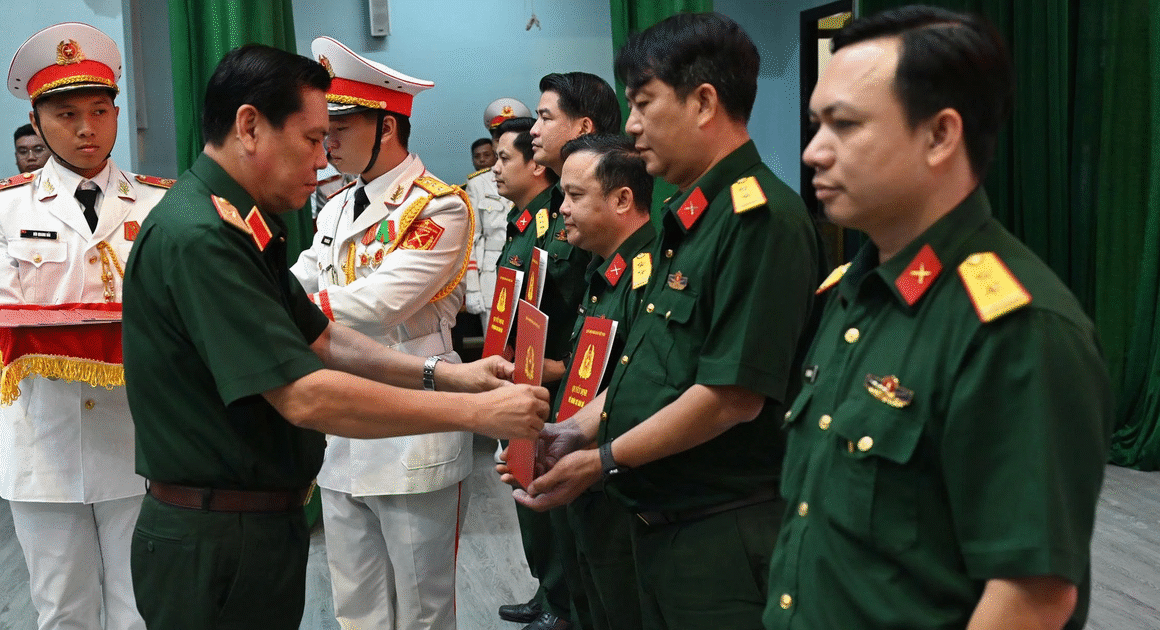 CẢ NƯỚC ĐÃ HOÀN TẤT VIỆC BỐ TRÍ CHỈ HUY TRƯỞNG BAN CHỈ HUY QUÂN SỰ XÃ, GỒM HƠN 3.3NGÀN SĨ QUAN, NÂNG CAO HIỆU QUẢ QUỐC PHÒNG ĐỊA PHƯƠNG!