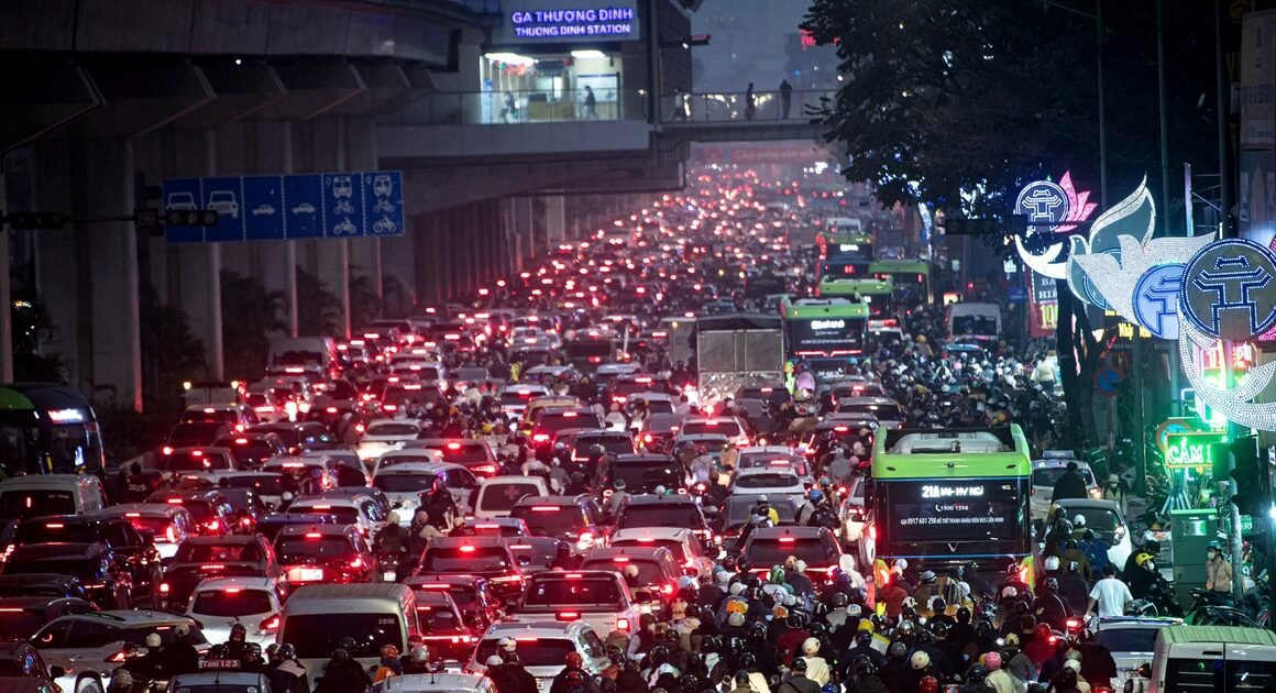 NHỮNG NGÀY CẬN TẾT NGUYÊN ĐÁN BÍNH NGỌ 2026, HÀ NỘI CHIẾN TRANH GIAO THÔNG KHẮC NGHẸT KHÔNG CHỚT!