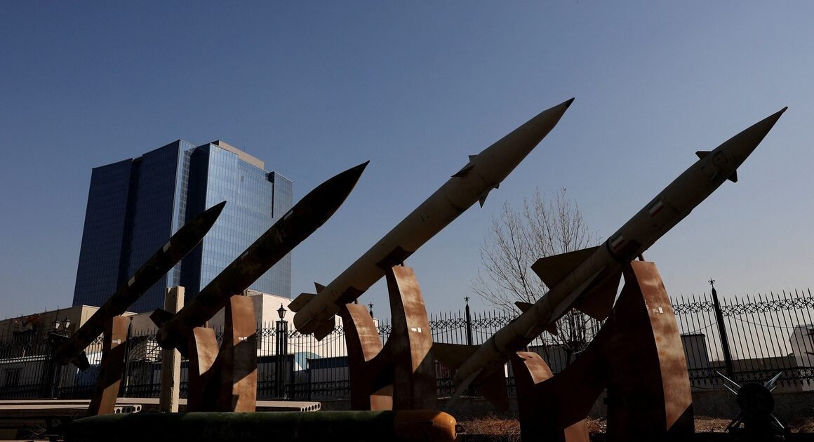 IRAN CHÍNH THỨC HOÀN THÀNH NÂNG CẤP KHO TÊN LỬA ĐẠN ĐẠO VÀ ĐĂNG THAY ĐỔI HỌC THUYẾT QUÂN SỰ