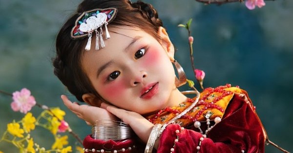 CẬP NHẬT BỘ ẢNH ĐÓN TẾT SIÊU SANG CHẢNH CỦA ÁI NỮ 2,5 TUỔI NHÀ Á HẬU TRÚC NY!