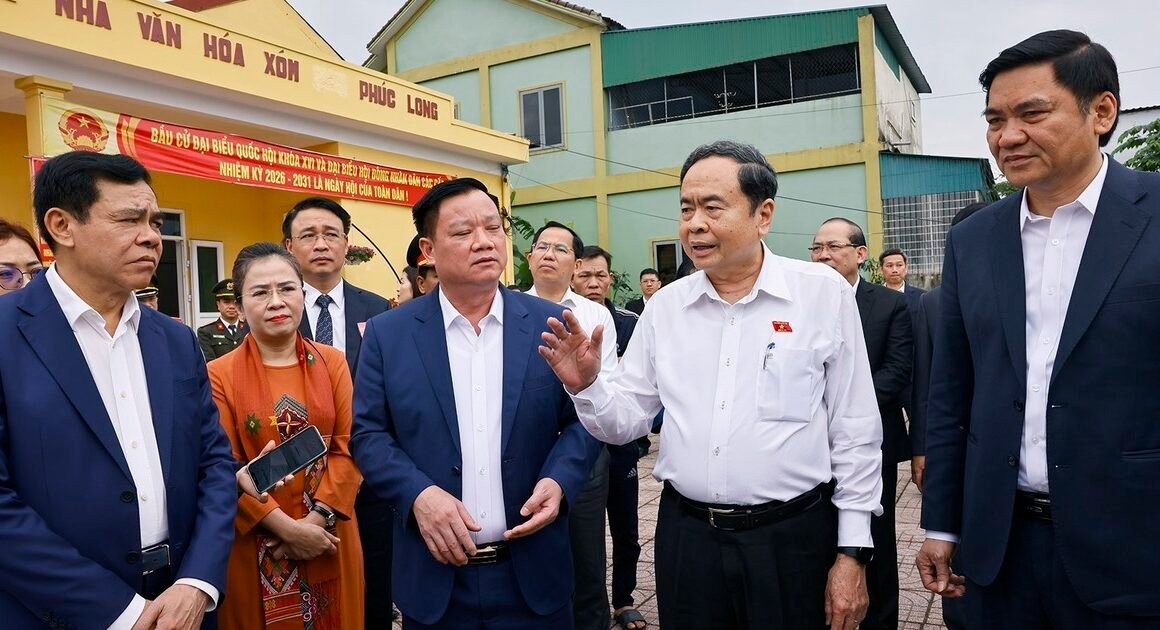 CHỦ TỊCH QUỐC HỘI TRẦN THANH MẪN ĐI KIỂM TRA NHIỆM VỤ BẦU CỬ Ở NGHỆ AN: GHI NHẬN NHỮNG ĐIỀU GÌ ĐANG CHỜ ĐỢI?