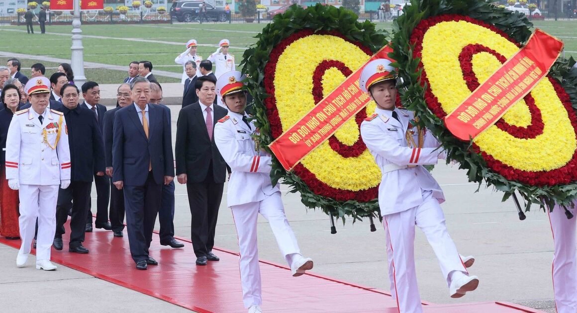 HÀ NỘI RỰC RỠ, ĐẠI BIỂU TƯƠNG CHIẾU TÌNH CẢM VÀ TƯƠNG TRANG BÁO QUỐC TỔNG GIÁO ĐỨC HỒ CHÍ MINH