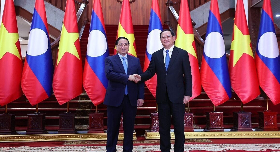 GẬP GỠ CUỘC HỘI ĐÁNG CHÚ Ý GIỮA THỦ TƯỚNG VIỆT NAM VÀ LÀO, ĐẨY MẠNH HỢP TÁC CHUNG NANH!