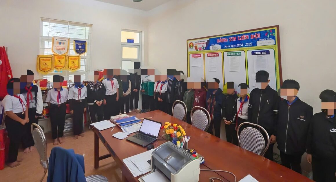 23 HỌC SINH NGU DỐT NHẢY MÙA VỚI XE TẢI, BỊ CÔNG AN XÃ TRIỆU TỔNG ĐỂ RĂN ĐE!