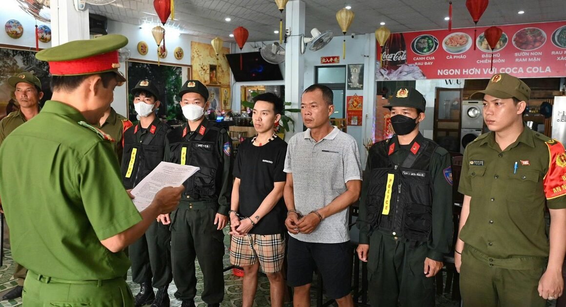 NHÓM NGƯỜI TRONG QUÁN CƠM Ở VŨNG TÀU DÙNG HUNG KHÍ TẠO NÁO LOẠN, GÂY ÁN ẢNH ĐẾN AN NINH TRẬT TỰ