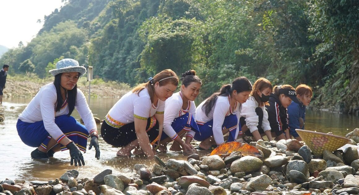 KHÁM PHÁ NGHI THỨC ĐẶP CHĂN NGÀY MÙNG 7 TẾT – KHOẢNG CÁCH GIỮA TRADITION VÀ PHÚC LỘC ĐẦU NĂM!