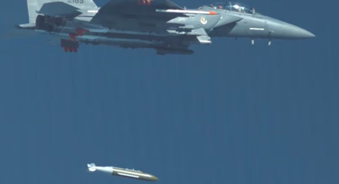 MỸ TỔNG TẤN CÔNG, SỬ DỤNG BOM XUYÊN HẦM NHẤN GIAN ĐỂ TIẾP CẬN TRUNG TÂM PHÓNG TÊN LỬA IRAN