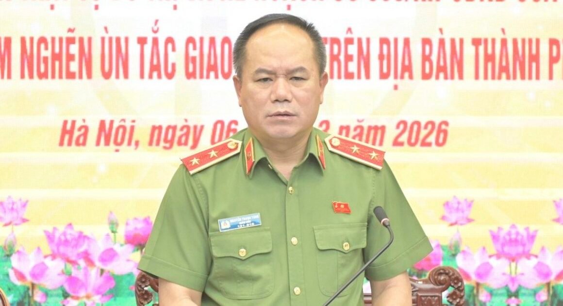 AI SẼ PHẠT ĐỐI VỚI TRƯỞNG CÔNG AN PHƯỜNG, XÃ NẾU BỊ CẢN TRỞ LÂN CHIẾM VỈA HÈ?