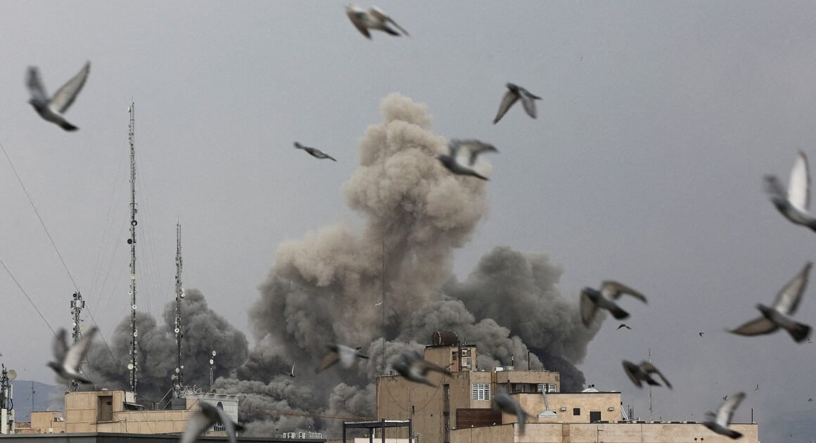 CUỘC XUNG ĐỘT Ở TRUNG ĐÔNG ĐANG DỊCH CHUYỂN GÂN, CHƯA CÓ DẤU HIỆU HẠ NHIỆT VỚI NHỮNG ĐỢT TẤN CÔNG LAN RỘNG.