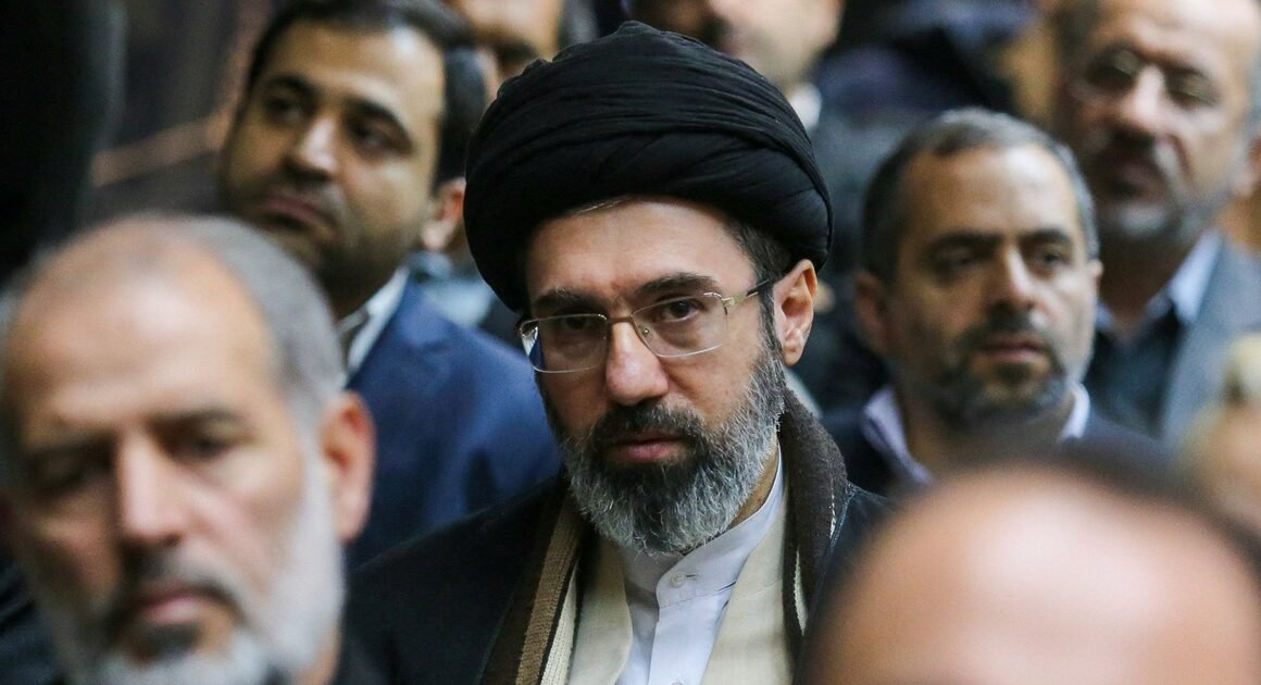 LÃNH TỤ TỐI CAO IRAN GỌI BỨC MẠNH MẼ, TRONG KHI TỔNG HỆ CẤP CAO ĐỨNG TRƯỜNG NGUY HIỂM TRƯỚC ĐỢT TẤN CÔNG ĐỘC NHẤT TỪ MỸ VÀ ISRAEL!