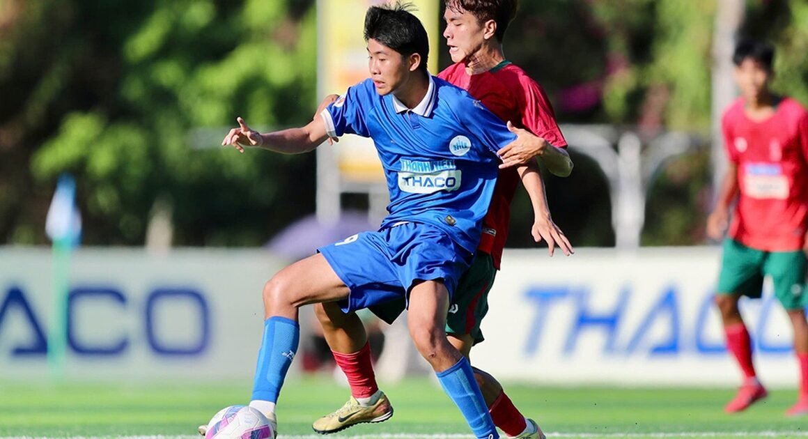 ĐÓN ĐẦU NGÀY HỘI BÓNG ĐÁ QUỐC TẾ (TNSV) KHI NGÔI SAO TỎA SÁNG TRÊN SÂN TRƯỜNG ĐH NHA TRANG!