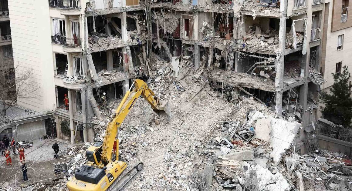 ĐOÀN BUỒN ĐANG CHỜ ĐỢI MỖI NGÀY, LIỆU ĐIỀU GÌ SẼ ĐÁNH DẤU KẾT THÚC CUỘC CHIẾN HAY CHỈ LÀ MỎI MÒN ĐÁP ỨNG?