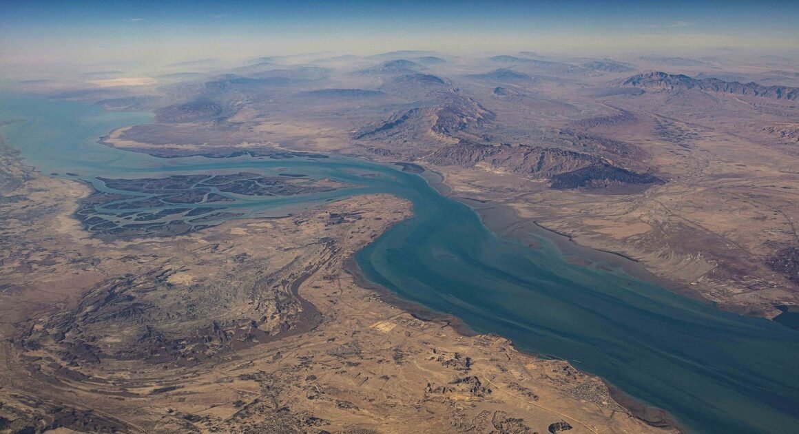 MẬT ĐIỀU GÌ ĐANG XẢY RA XUNG QUANH Eo BIỂN HORMUZ GIỮA ÁP LỰC TỪ MỸ VÀ CÁC QUỐC GIA TRUNG GIAN?