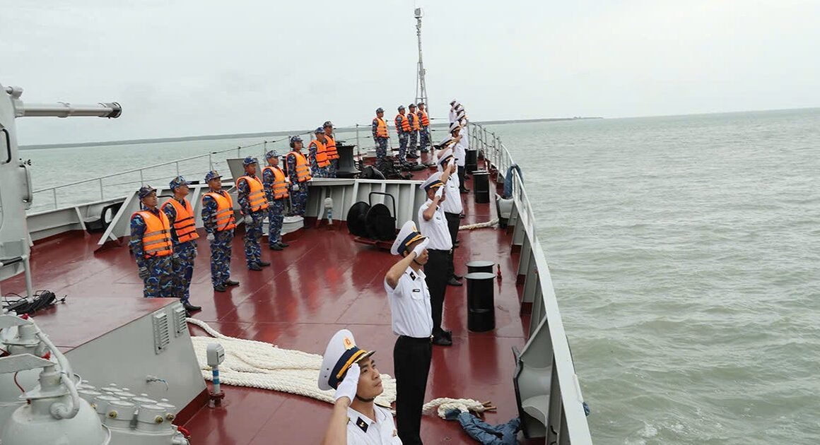 QUANG TRUNG VỪA VƯỢT HÀNH TRÌNH HƠN 2.300 HẢI LÝ, ĐẶC NghiỆM ĐẾN ÚC TRÁI TIM CĂN CỨ HẢIQUÂN.