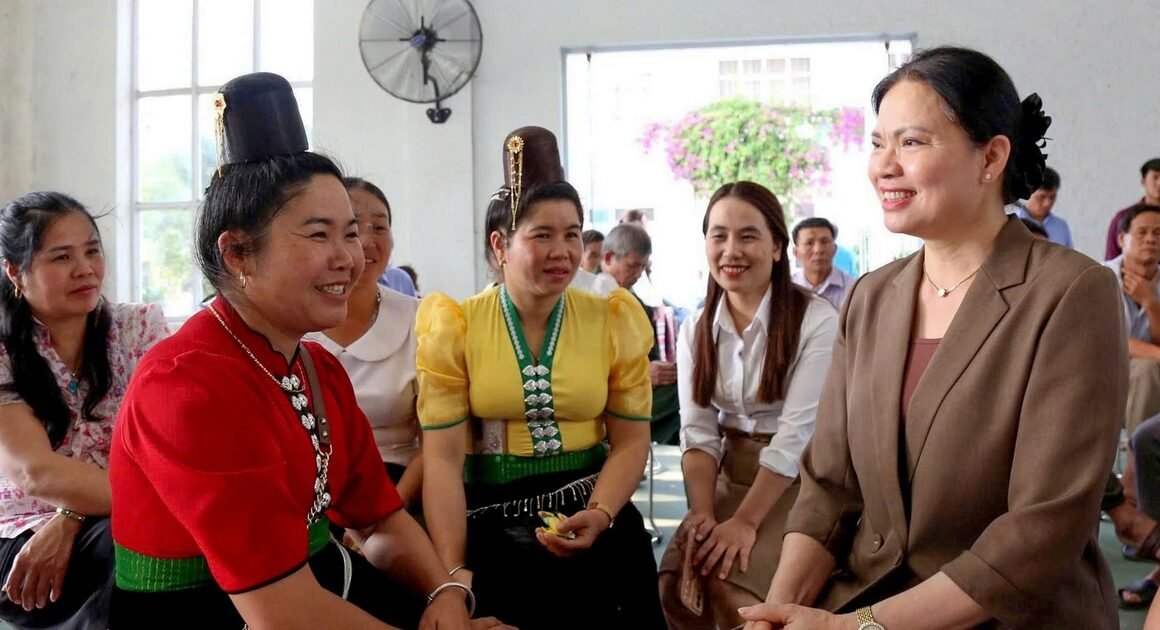 DƯỚI ÁNH NHÀN CHIỀU, ỨNG CỬ VIÊN VÀ ĐẠI ĐỨC CHIẾN DỊCH TẠI LAI CHÂU GẶP GỠ CỬ TRI TRÊN ĐỊA BÌNH.