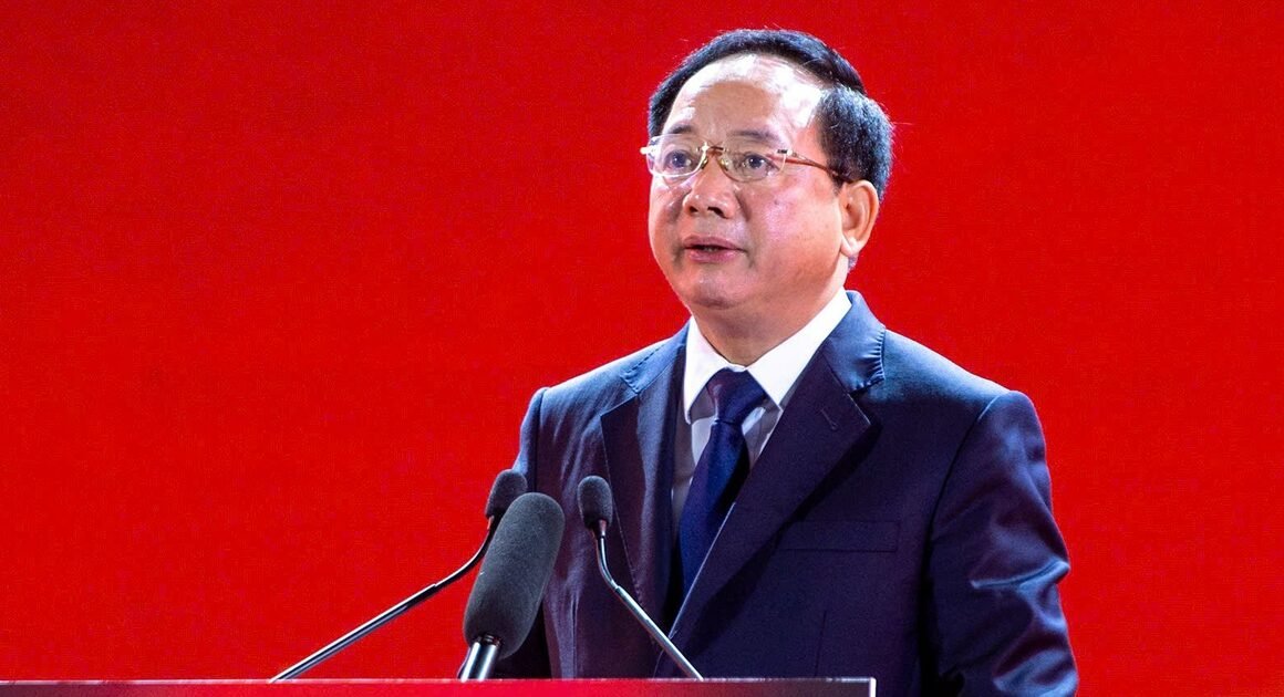 KHÁM PHÁ BÀI PHÁT BIỂU ĐẶC BIỆT CỦA ÔNG TRỊNH VĂN QUYẾT TẠI LỄ TRAO GIẢI SÁCH QUỐC GIA LẦN THỨ 8!