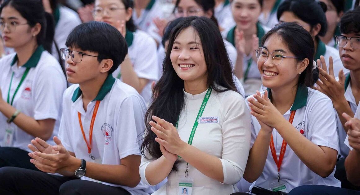 AI ĐANG THAY ĐỔI ỔN ĐỊNH NGHỀ NGHIỆP NHƯ THẾ NÀO VÀ BẠN ĐÃ SẴN SÀNG CHƯA?