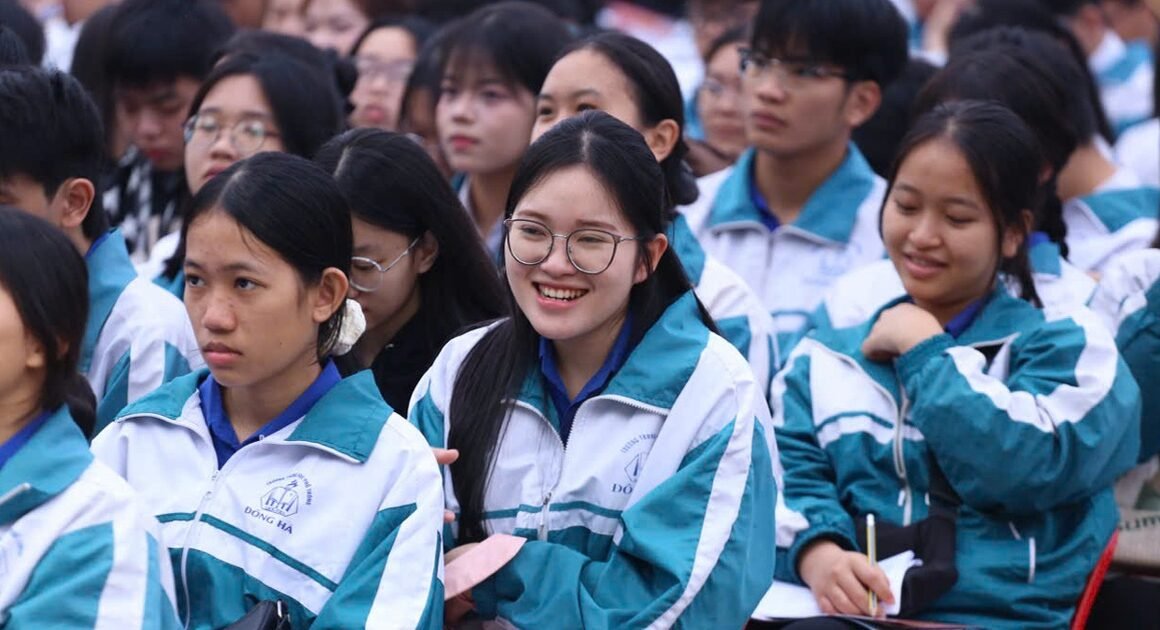 KHÁM PHÁ NHỮNG ĐIỀU CHỈNH ĐÁNG CHÚ Ý TRONG KỲ THI TỐT NGHIỆP THPT NĂM 2026 VÀ TUYỂN SINH ĐH-CĐ, ĐẶC BIỆT LÀ NHỮNG THAY ĐỔI TRỰC TIẾP ẢNH HƯỞNG ĐẾN CÙNG THÍ SINH!