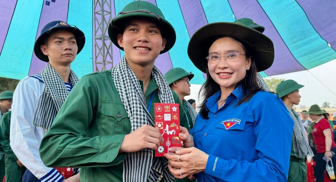 BỎ SAO NIỀMĐAM MÊ, TUỔI TRẺ HÁO HỨC CHUẨN BỊ CHO HÀNH TRÌNH KIÊN TRÌ VÀ BẢO VỆ TỔ QUỐC!