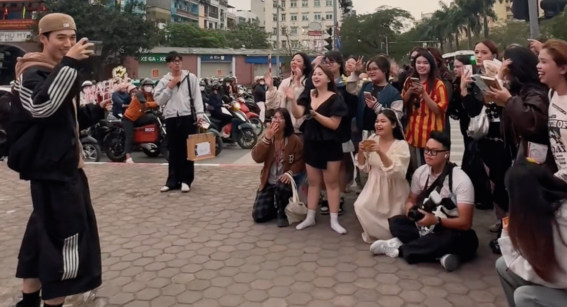 KHÁM PHÁ SỰ TẮC NGHỈNH KHI NAM CA SĨ XUẤT HIỆN!