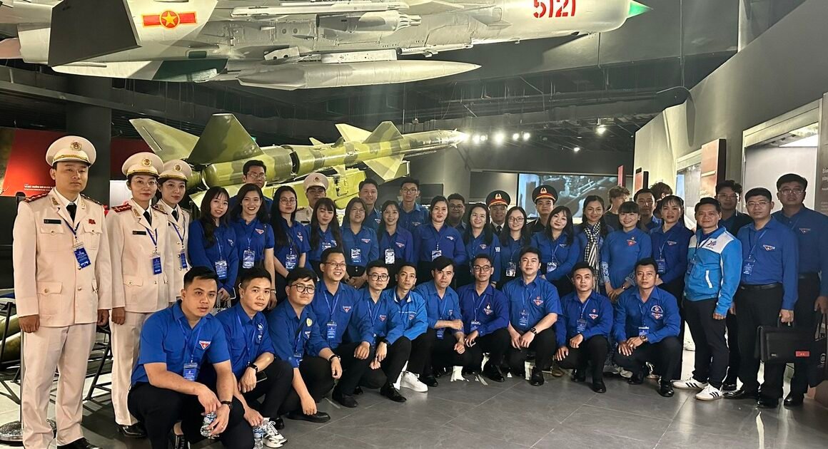 KHÁM PHÁ HÀNH TRÌNH ĐÁNG NHỚ CỦA ĐOÀN ĐẠI BIỂU TIÊU BIỂU VỀ THĂM BẢO TÀNG LỊCH SỬ QUÂN SỰ VIỆT NAM, MANG ĐẾN ẤN TƯỢNG KHÓ PHÁI!