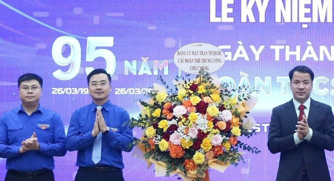 KHẨN, CẦN ĐOÀN VÀ THẾ HỆ TRẺ SÁNG TẠO GÌN GIỮ TƯƠNG LAI ĐẤT NƯỚC!