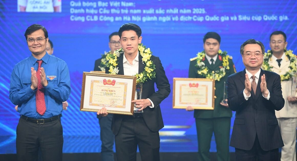 KHÁM PHÁ NHỮNG GƯƠNG MẶT TRẺ VN TIÊU BIỂU NĂM 2025 TRONG ĐÊM GHI DẤU TẠI HÀ NỘI!