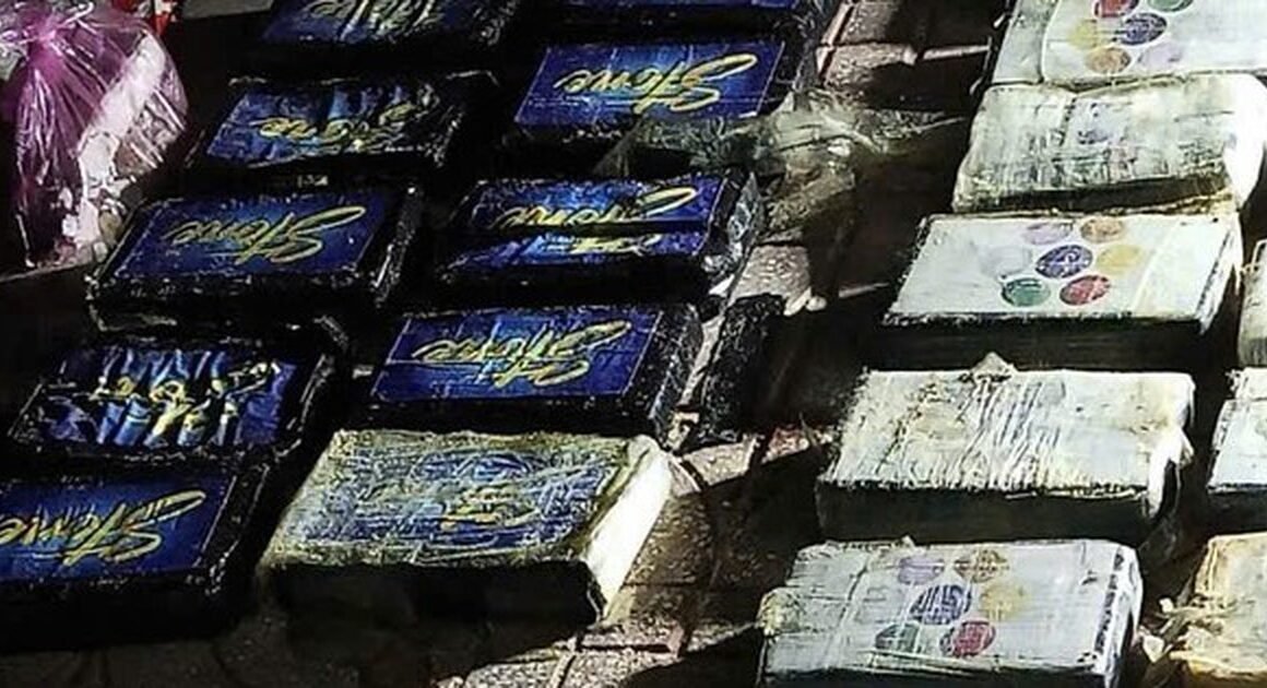 PHÁT HIỆN LẦN ĐẦU TẠI KÊ GÀ: 24 BÁNH TINH THỂ TRẮNG NGHI MA TÚY TRONG TÚI NI LÔNG NGUY HIỂM