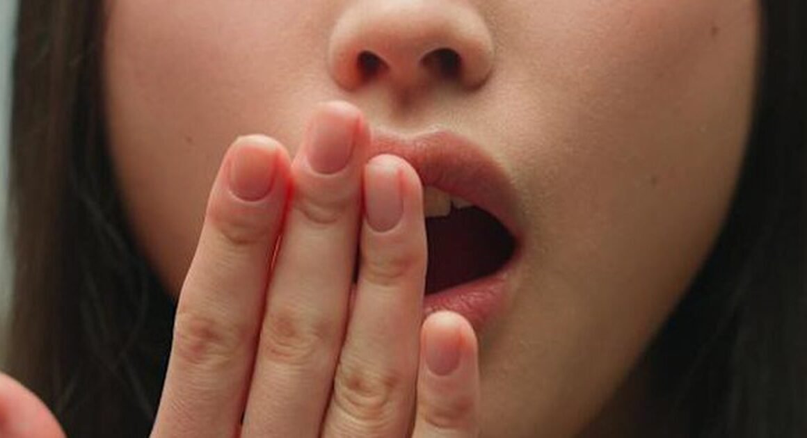 BẠN ĐÃ BIẾT CHƯA, MÙI HÔI KHÔNG CHỈ TỪ RĂNG MÀ CÒN BẮT ĐẦU TỪ CỔ HỌNG?